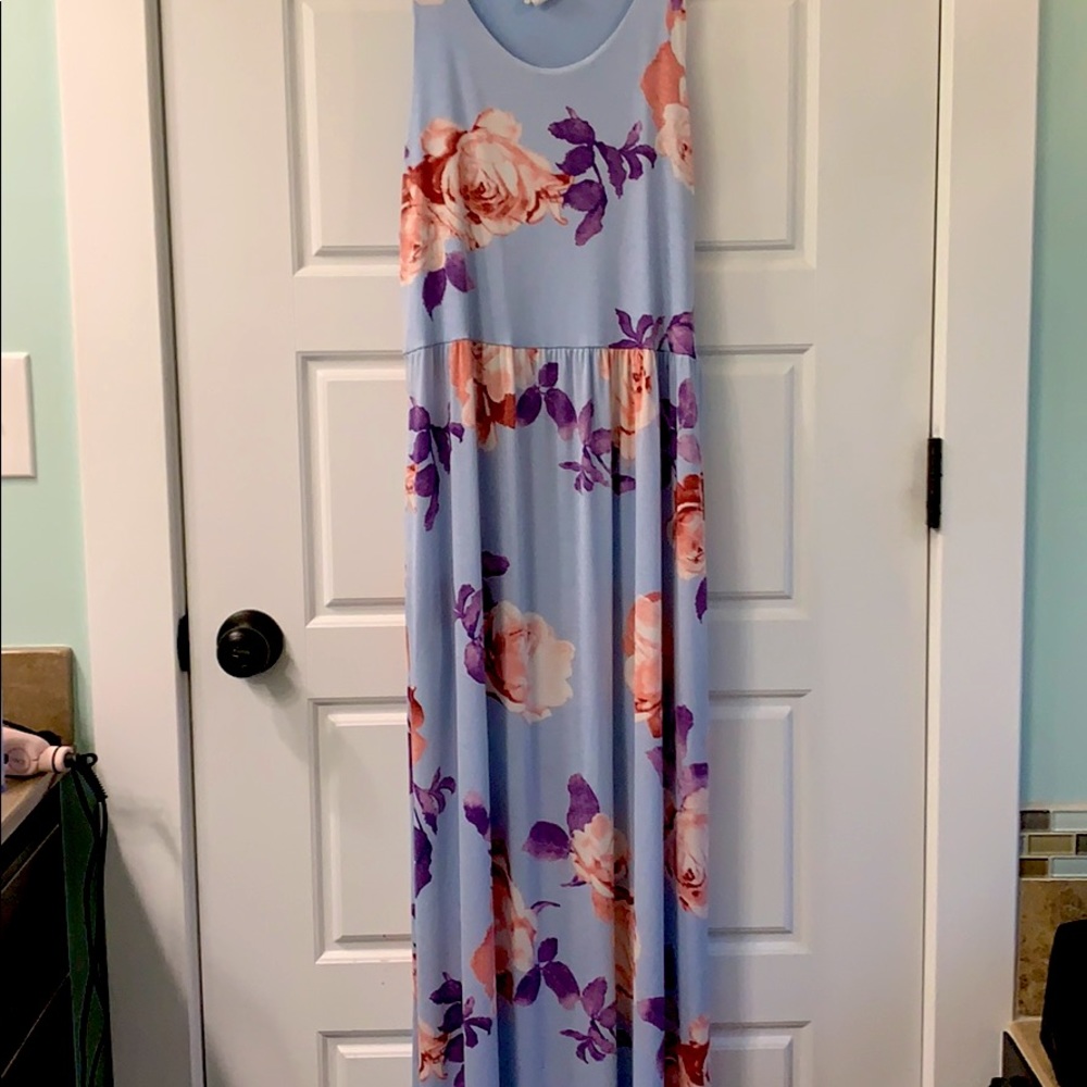 Sleeveless maxi dress size large